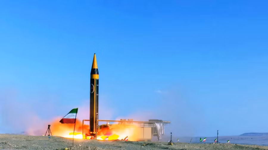 Iran tấn công căn cứ chung của Mỹ và Anh bằng tên lửa tầm bắn 4.000km