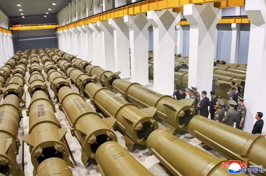 kcna-jun7-2026-kju-missile-factory-hs11-srbm-likely-feb11-machine-plant-hamhung-inspection-3-interior-yellow-beams-crane-unid-officials.jpg