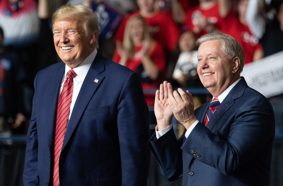 Thượng nghị sĩ Graham vừa cung cấp một thông tin quan trọng từ Nhà Trắng. 210308113450-graham-trump.jpg