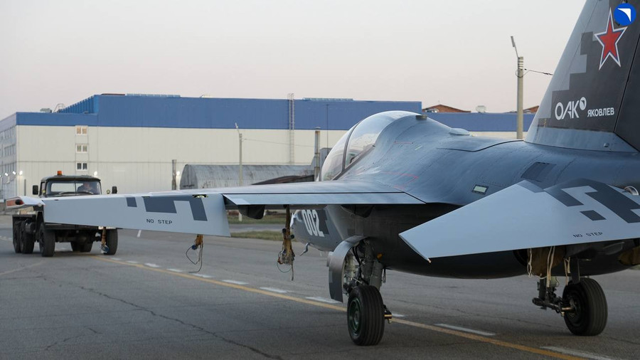 Nguyên mẫu thứ hai của máy bay huấn luyện - chiến đấu Yak-130M đã được lắp ráp xong. prototyp-litaka-yak-130m-rosiyi.jpg