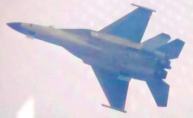 Máy bay huấn luyện bí ẩn của Trung Quốc trong chuyến bay thử nghiệm. g4vzin-wsaawxli.jpg