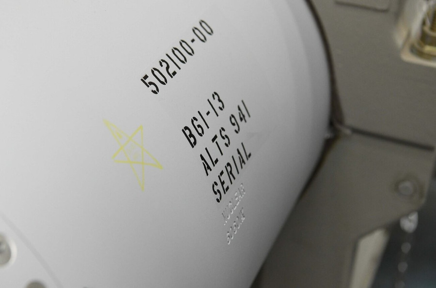 Quả bom hạt nhân B61-14 đầu tiên đã được lắp ráp. ezgif-6ce198b4ca0e83.jpg