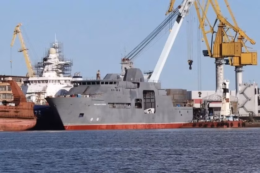 Hạ thủy tàu khảo sát dưới nước 'độc nhất vô nhị'