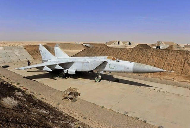 Tiêm kích MiG-25PD của Không quân Iraq. with-more-out-of-meta-vehicles-c.jpg