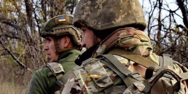 Sĩ quan huấn luyện Anh kinh ngạc trước độ tinh nhuệ của binh lính Ukraine