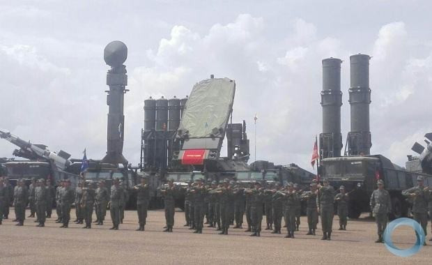 Hệ thống tên lửa phòng không tầm xa S-300VM của Quân đội Venezuela. f.jpg