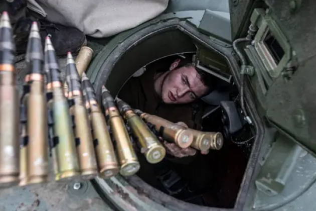 Ukraine đang thu hút tình nguyện viên nước ngoài thay vì tổng động viên thanh niên từ 18 tuổi. 129327364-gettyimages-125088664.png