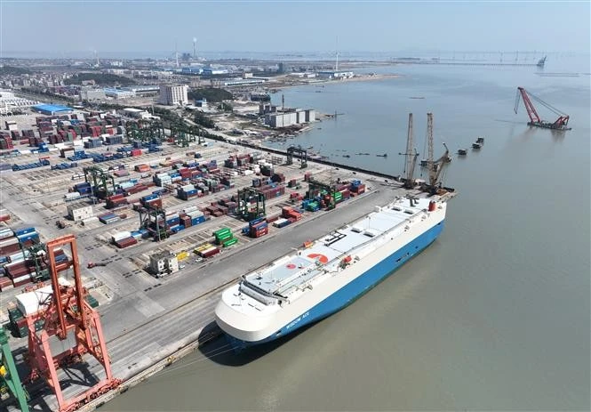 Châu Âu báo động tìm cách lấy lại các cảng đã được Trung Quốc mua