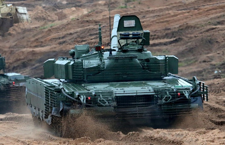 Xe tăng chiến đấu chủ lực T-80BVM có độ bền rất đáng nể. 20-12-t-80bvm.jpg