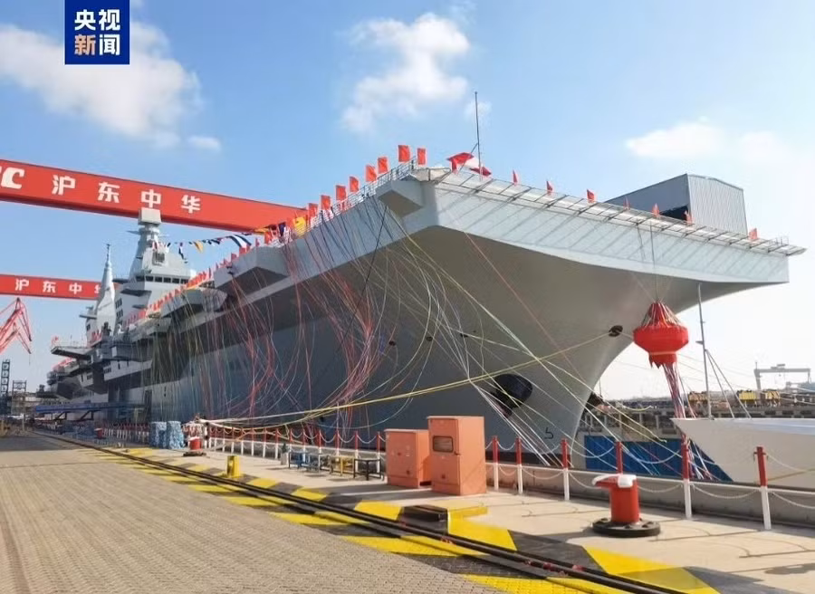 Trung Quốc hạ thủy tàu tấn công đổ bộ đa năng Type 076 đầu tiên