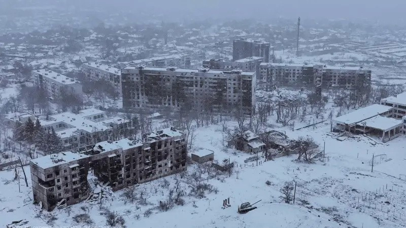 Xe tăng trên đường phố cho thấy cuộc chiến đô thị khốc liệt tại Kupyansk