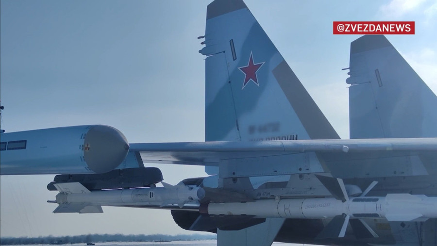 Tiêm kích tối tân Su-35S dùng 'tên lửa lỗi thời' R-27 cho nhiệm vụ đặc biệt