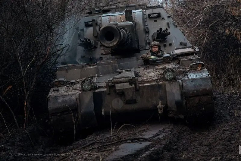 Ukraine đã nhận toàn bộ pháo tự hành AS-90 BraveHeart của Anh. b883f26af4-photo-2025-05-03-16-43-11.jpg