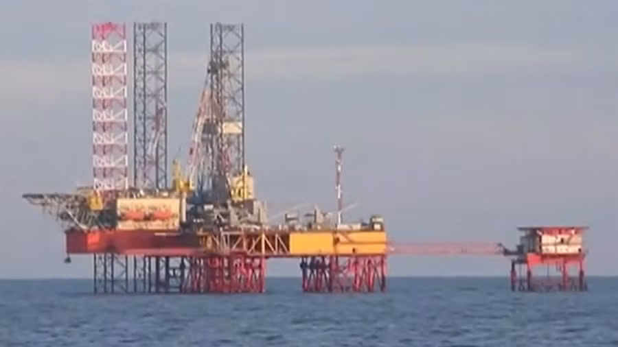 131061985-oilrigreuters.png