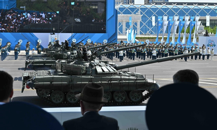 Xe tăng T-72A hiện đại hóa của Kazakhstan xuất hiện trong lễ duyệt binh. photo-2025-05-08-18-03-38.jpg