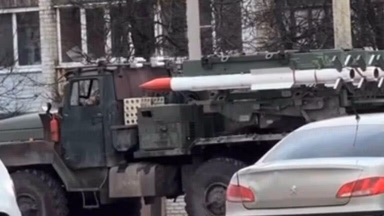 Hệ thống phòng không bí ẩn trang bị tên lửa R-77-1 tối tân được phát hiện ở Nga