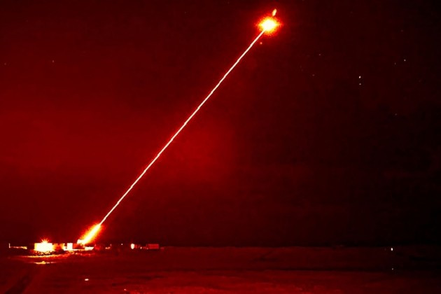 Pháo laser Trident bất ngờ tham chiến, bắn hạ máy bay