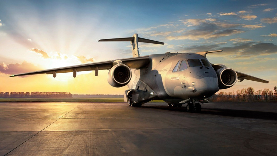 Máy bay vận tải quân sự Embraer C-390 Millennium. c-390-czech-air-force-airport.jpg