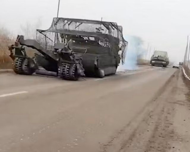 Thiết giáp hiếm gặp dựa trên khung gầm xe tăng bị phá hủy