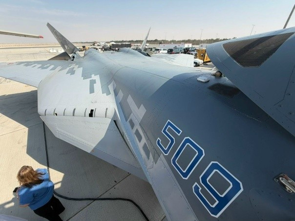 Hình ảnh về buồng lái của Su-57 ở Dubai đã xuất hiện