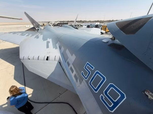 Hình ảnh về buồng lái của Su-57 ở Dubai đã xuất hiện