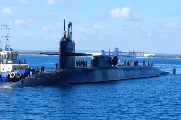 Tàu ngầm hạt nhân USS Michigan đã mất tích hơn một tháng