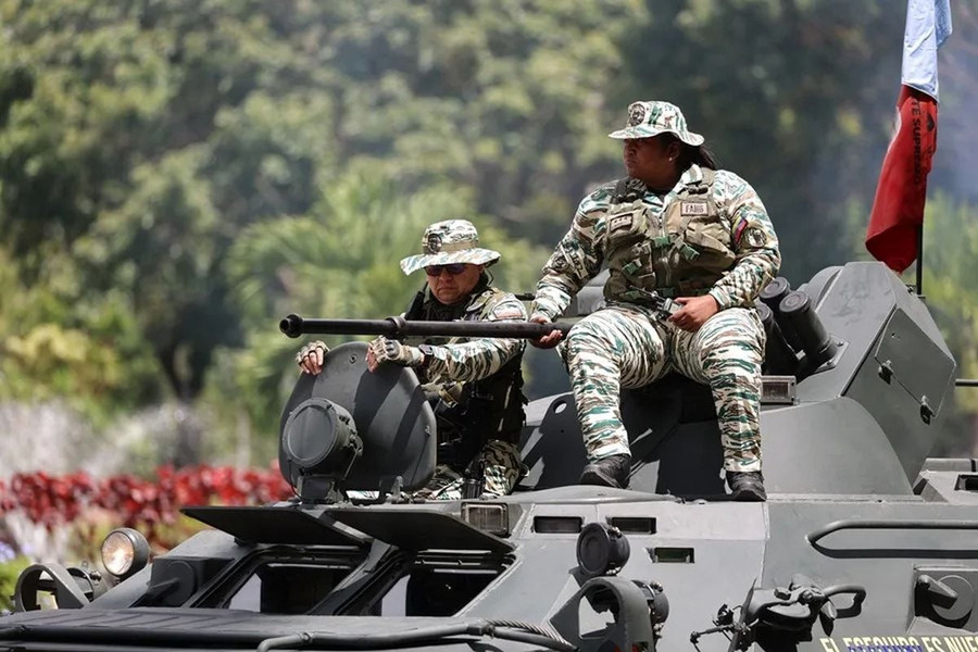 Vị tướng đặc biệt đang huấn luyện Quân đội Venezuela