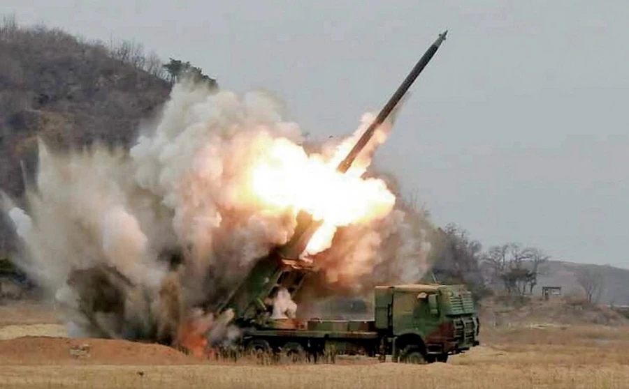 HIMARS lần đầu phá hủy pháo phản lực phóng loạt KN-09 Triều Tiên