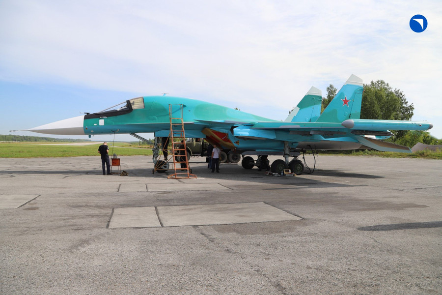 Máy bay ném bom tiền tuyến Su-34 đang được Lực lượng Hàng không Vũ trụ Nga tin dùng. photo-2025-08-11-13-45-23-2048x1365.jpg
