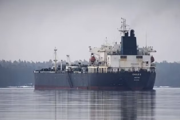 Tàu chở dầu Nga vượt qua lệnh trừng phạt bằng cách đặc biệt