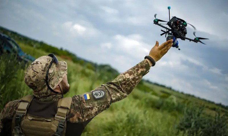 Máy bay không người lái đánh chặn giá rẻ sẽ trở thành "khắc tinh" của UAV cảm tử Geran-2. b19ff14423-ukrainskie-drony.jpg
