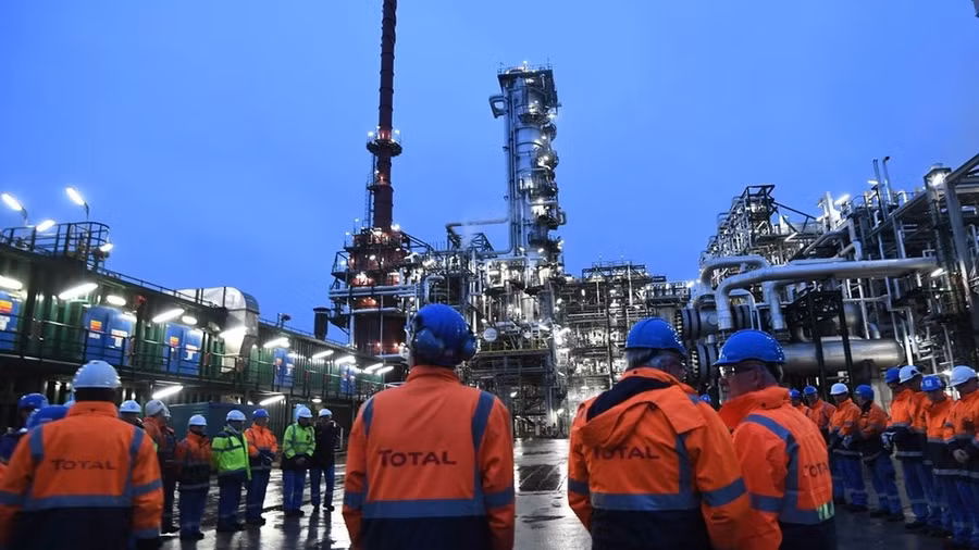 Nhà máy lọc dầu lớn nhất châu Âu đã bị dừng hoạt động hoàn toàn