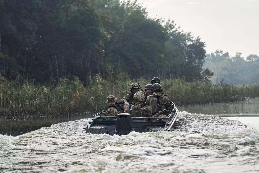 Trận chiến giành Kherson bắt đầu: Quân Nga đổ bộ vào hữu ngạn sông Dnepr