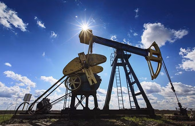 Ông Trump bất ngờ giảm nhẹ lệnh trừng phạt đối với người mua dầu của Nga