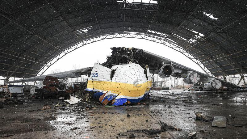 Máy bay An-225 Mriya duy nhất đã bị phá hủy tại sân bay Gostomel. 221109111455-02-antonov-an-225.jpg