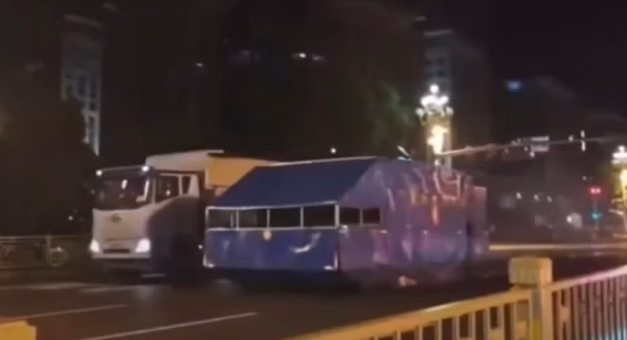 Trung Quốc ngụy trang thiết giáp thành phương tiện đường bộ?