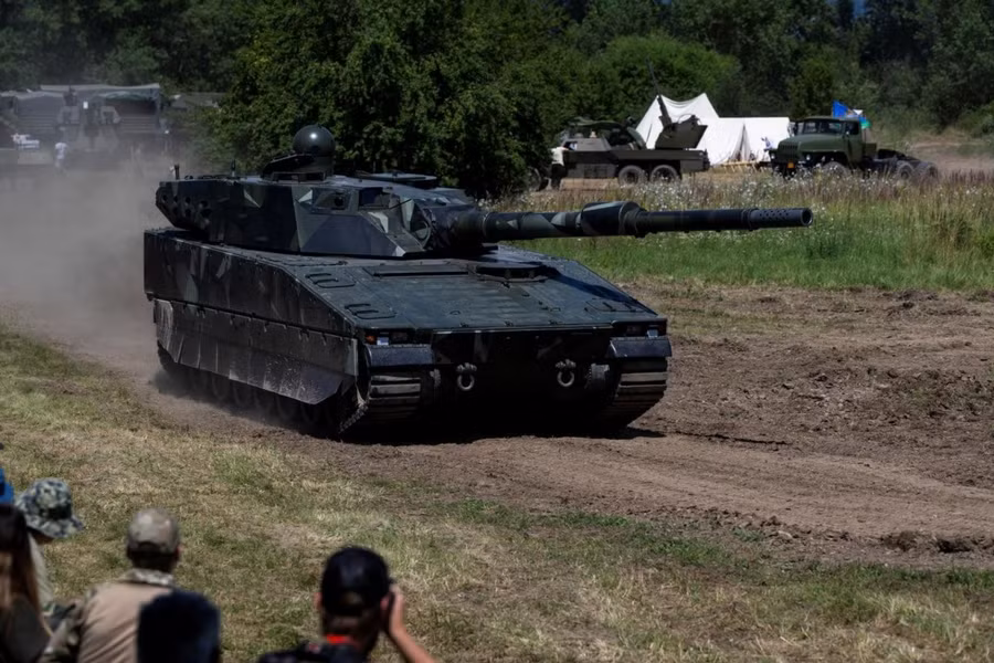 Xe tăng CV90120 nâng cấp cực kỳ đáng sợ với đạn pháo có thể lập trình