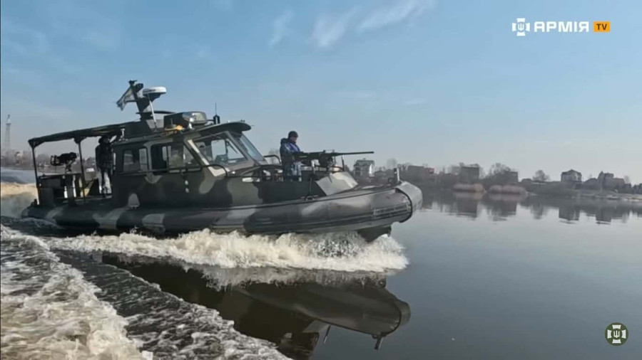Xuồng cao tốc Sea Ark Dauntless của đội tàu sông thuộc Hải quân Ukraine. kater-sea-ark-dauntless-richkovoyi-flotyliyi-vms-zs-ukrayiny.jpg