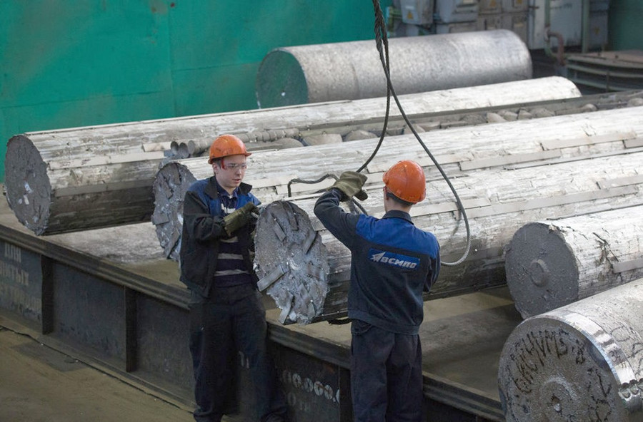 Titan từ Saudi Arabia sẽ thay thế sản phẩm của Nga tại châu Âu? titanium-production-gettyimages.jpg