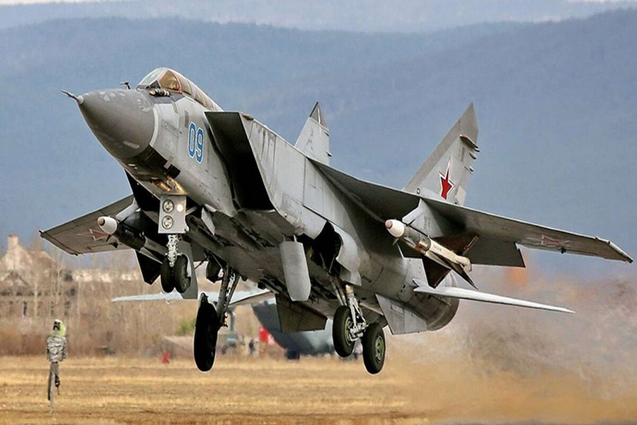 Tiêm kích MiG-31 mạnh vượt trội khi được tích hợp tên lửa KS-172. alert-new-russian-ks-172-air-to-air-missile-extends-mig-31s-engagement-range-to-400-km.jpg