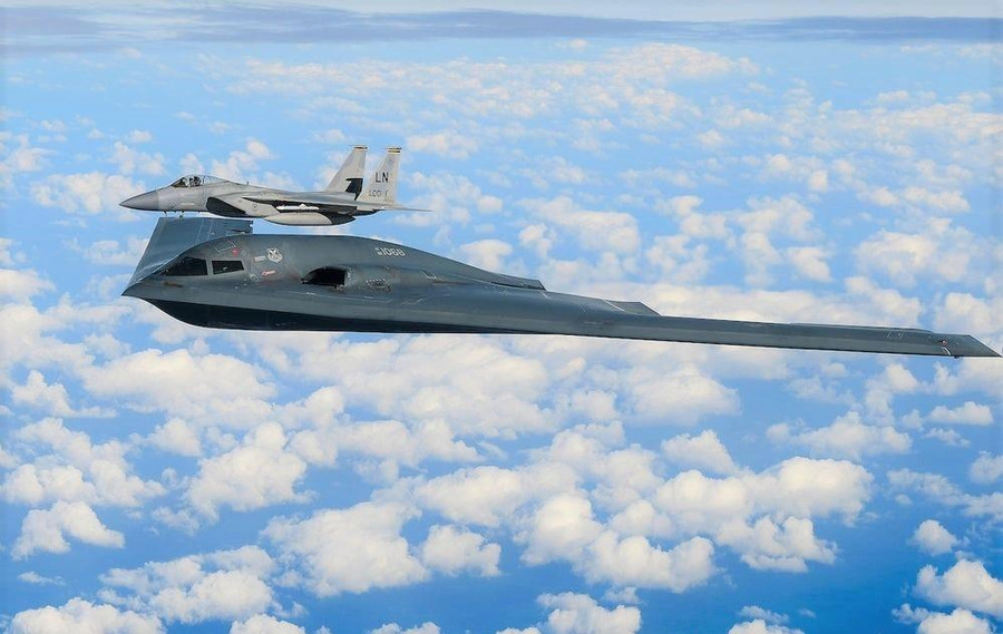 Máy bay ném bom tàng hình B-2 Spirit tới Qatar sẵn sàng tấn công Iran