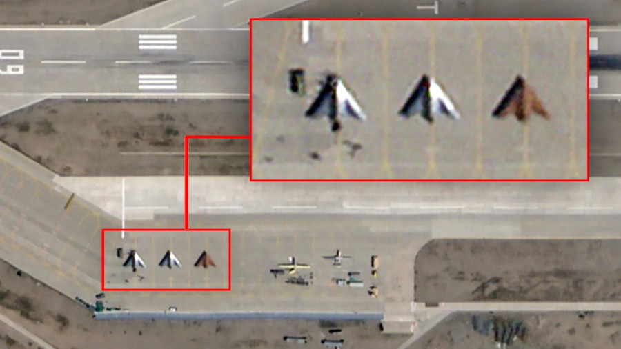 Máy bay không người lái GJ-11 Sharp Sword. chinese-gj-11-ucav-drone-shigatse-air-base.jpg