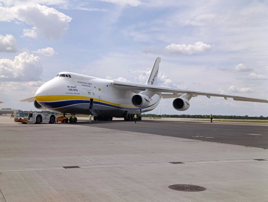 Máy bay An-124 Ukraine mang theo hệ thống phòng không Spyder
