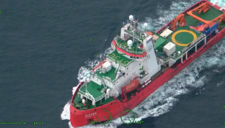 Trung Quốc triển khai 5 tàu phá băng gần Alaska để giám sát Mỹ