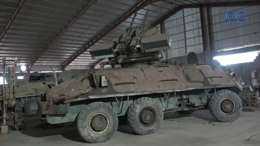Xe bọc thép chở quân BTR-60 với hải pháo AK-230 gắn trên nóc. ggzutj3xiaanpe8.jpg