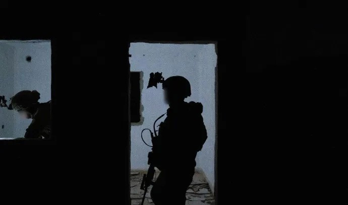 Lính dù Israel bất ngờ tiến hành cuộc đột kích táo bạo trong đất Syria