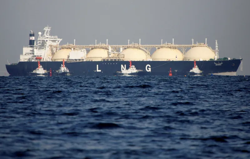 Chuyên gia lý giải vì sao đội tàu bóng tối chở LNG sẽ không giúp ích gì