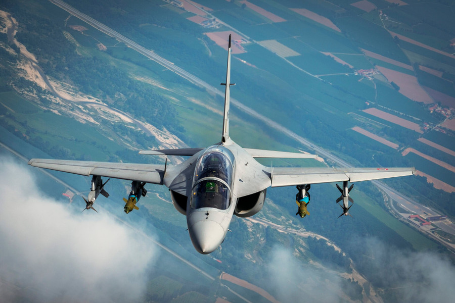 M-346FA trong cuộc thử nghiệm bom dẫn đường bằng laser. m-346fa-leonardo-2048x1365-1.jpg