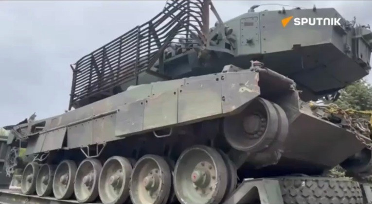 Xe tăng Leopard 2 bị Nga bắt giữ làm chiến lợi phẩm. article-66286db766d7f2-88914656.jpg