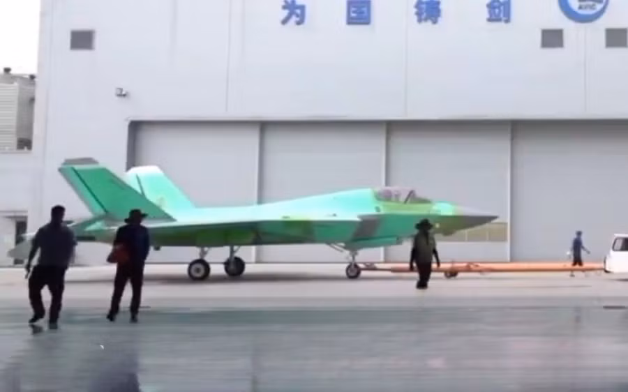 Dây chuyền sản xuất tiêm kích hạm J-35 bắt đầu 'chạy hết công suất'